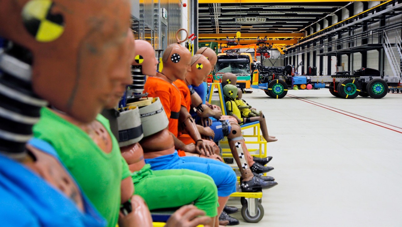 Des mannequins humains dans les installations du groupe Volvo pour tester la sécurité routière I Groupe Volvo