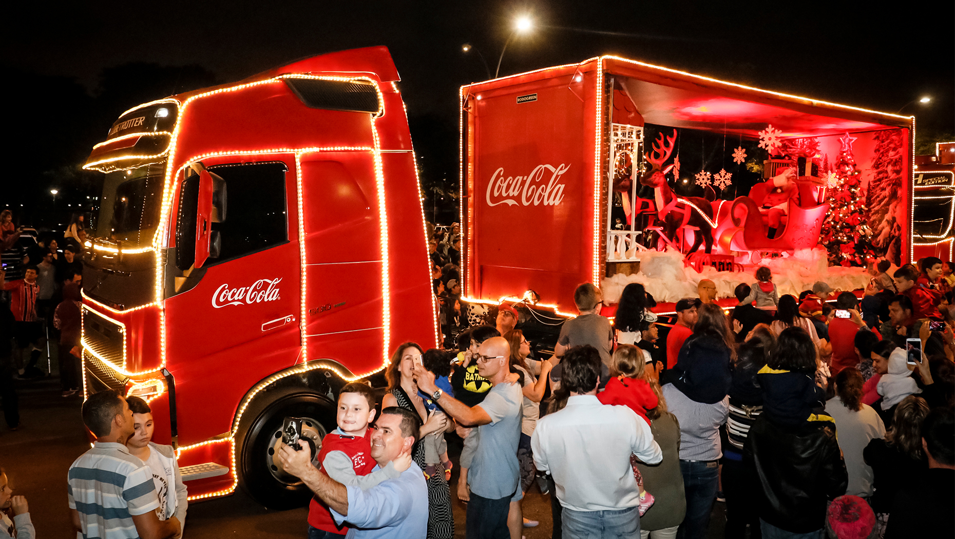 Caravana de Natal tem caminhões Volvo Caravana de Natal tem caminhões Volvo
