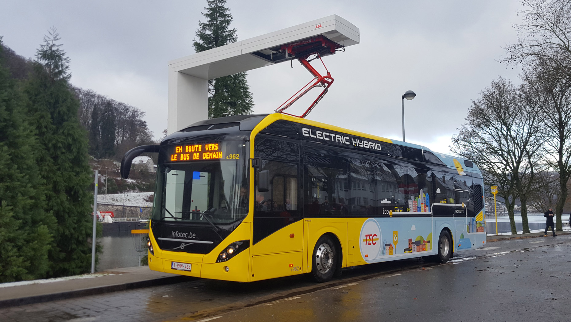 Buses from various cities in the world.: Renault Traffic em mini bus