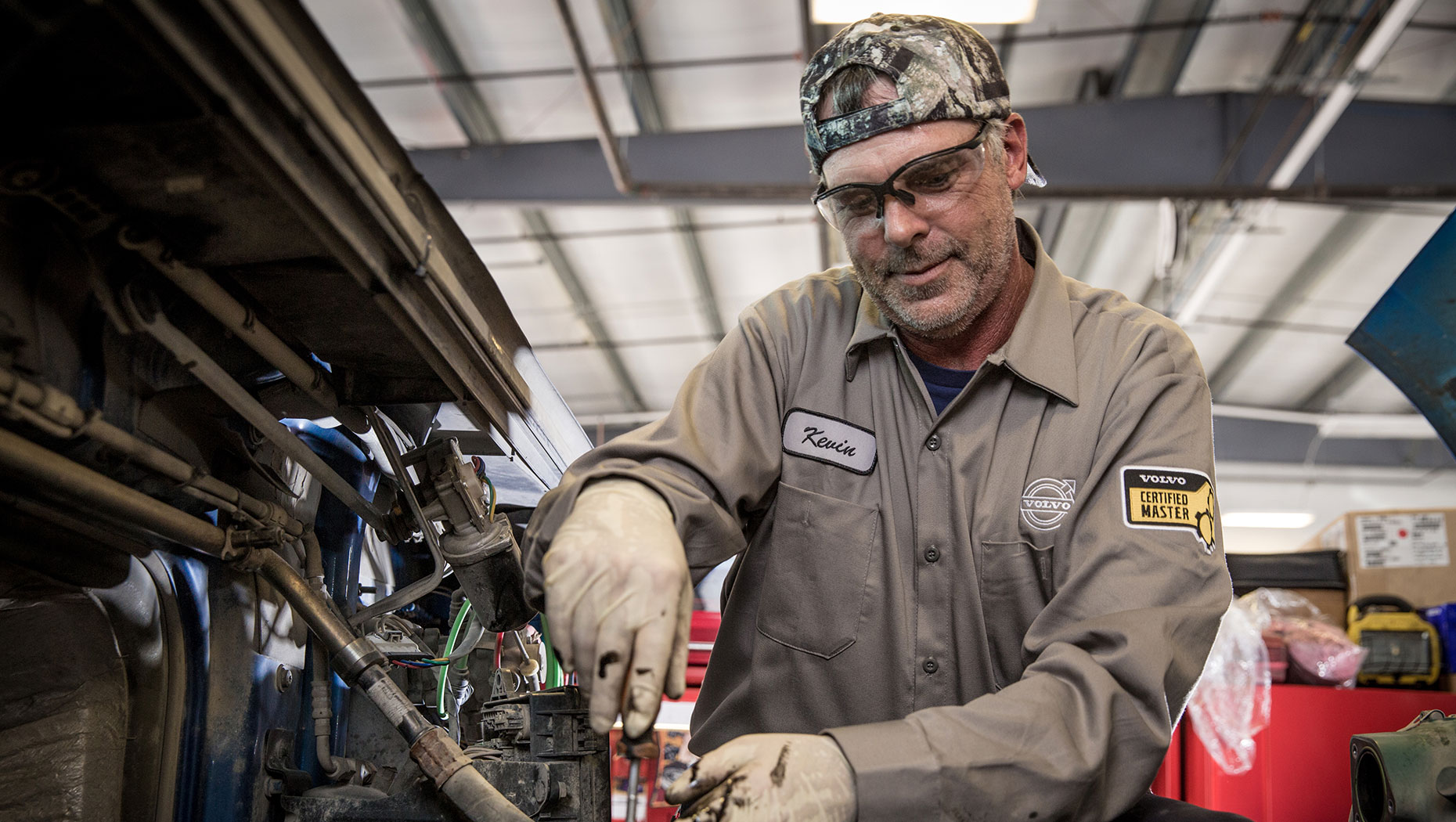 Volvo mechanic on sale