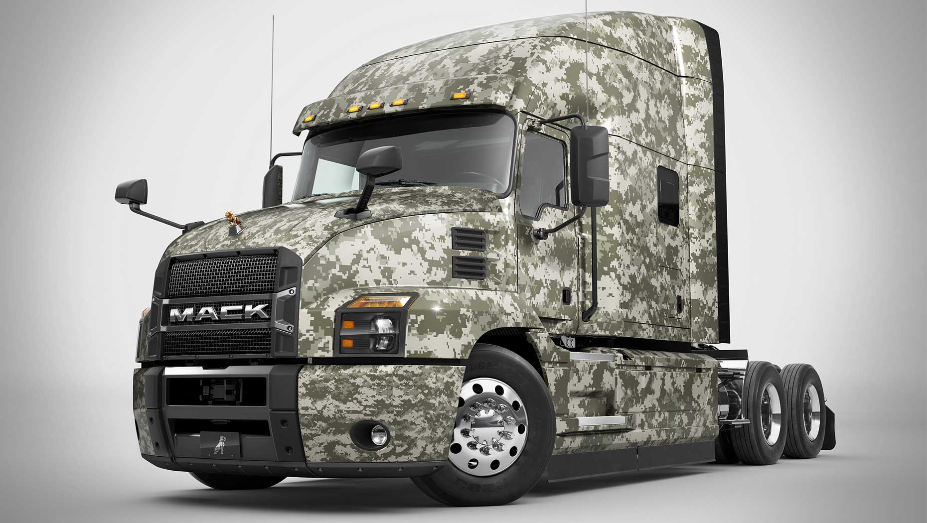 アメリカ ビンテージ　プレスドスチール MACK ARMY TRUCK Marines Tap Mack Defense for Next-Gen Medium Tactical Truck