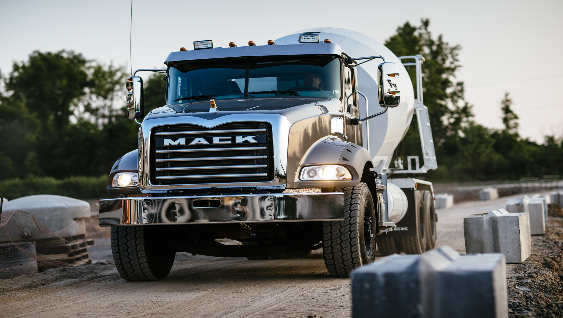 Mack® Granite® Models to Take Center Stage at World of Concrete 2022