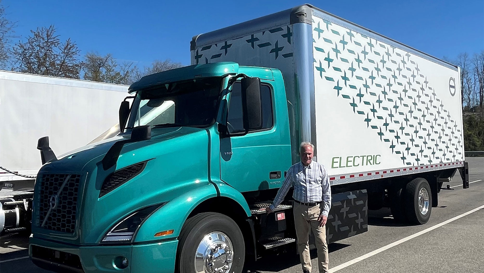 U.S. Sen. Tim Kaine Visits Volvo Trucks New River Valley Facility in