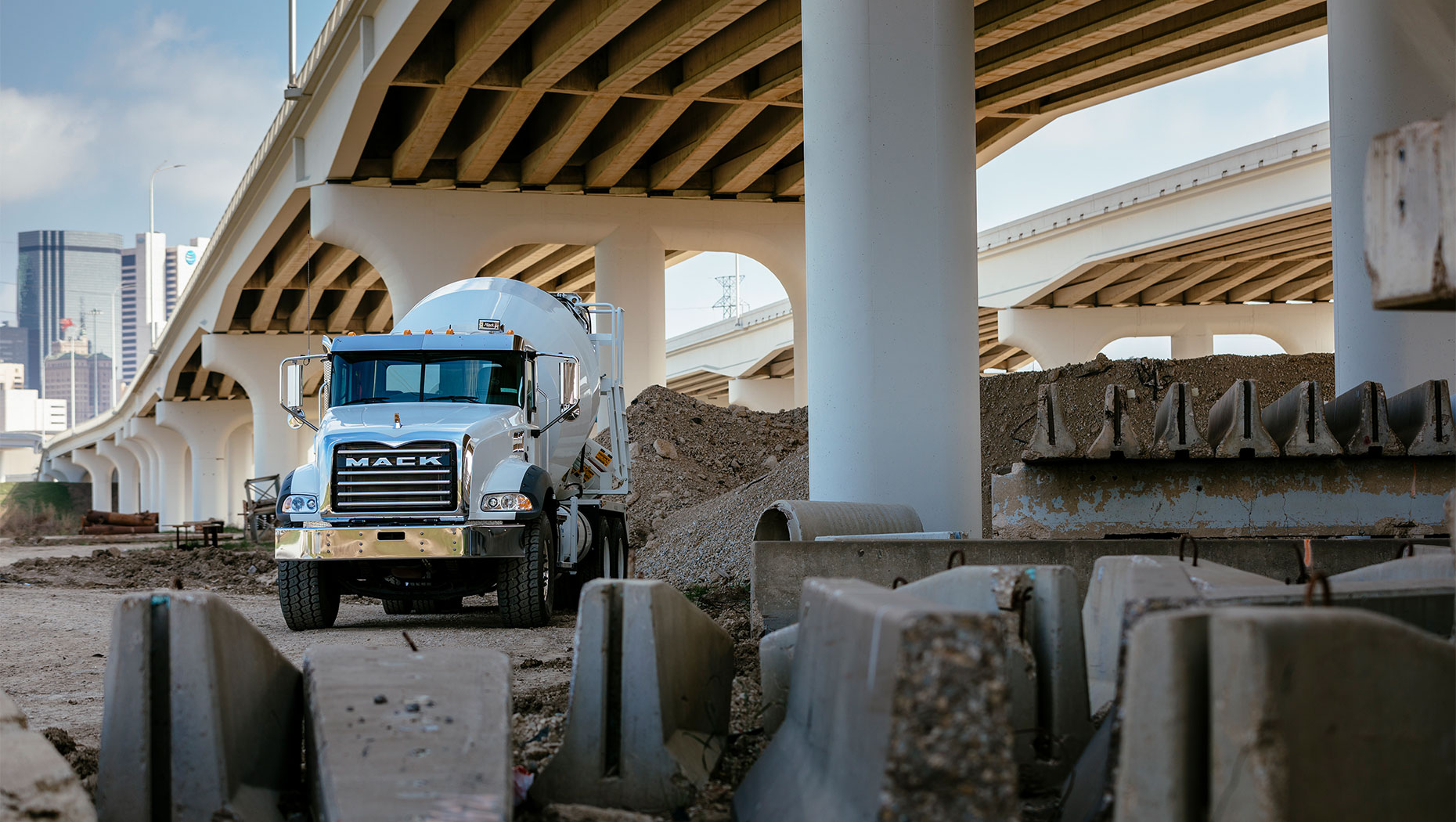 Mack Trucks Features its Mack® Granite®, TerraPro® and MD Series Models